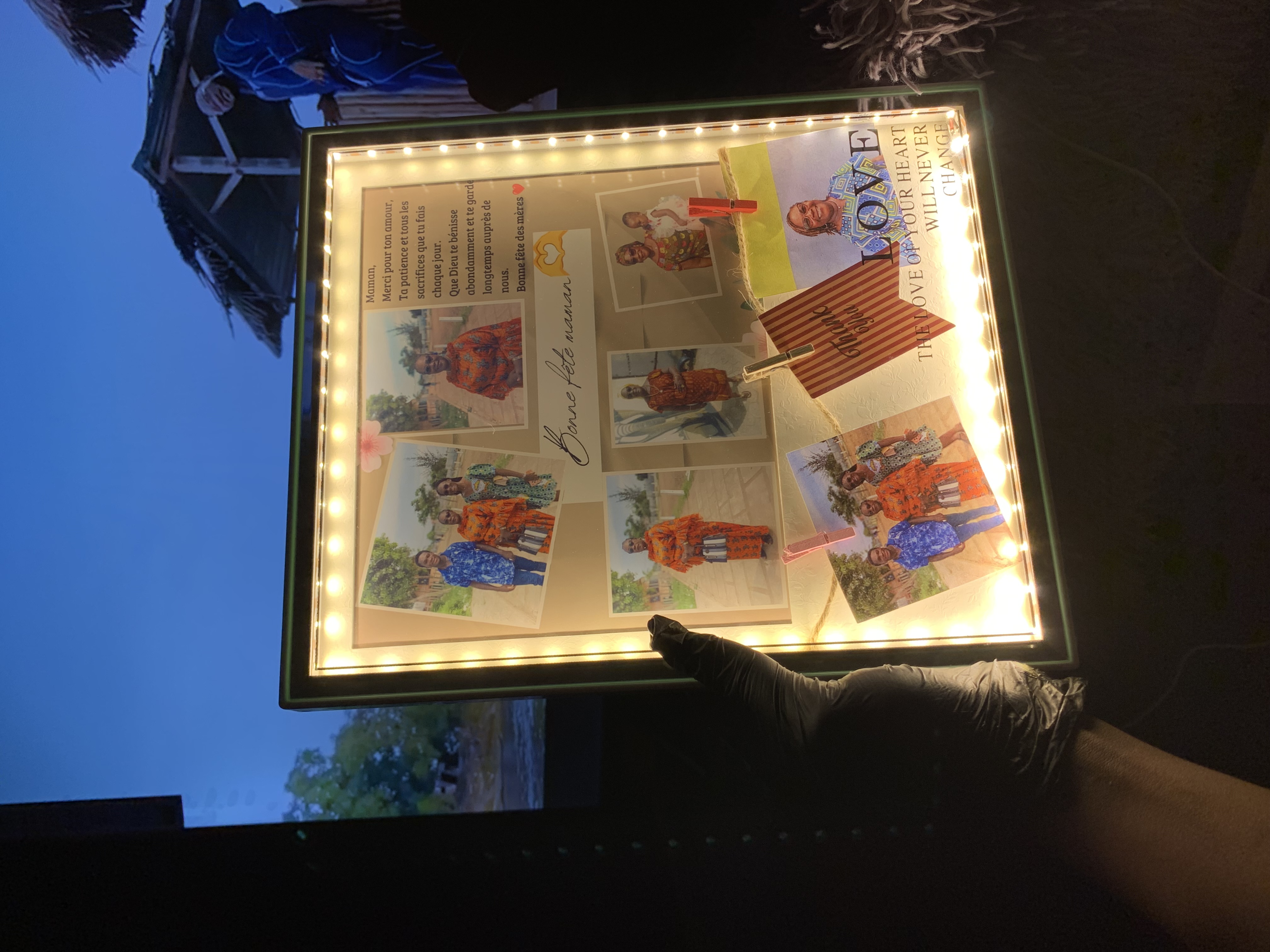 Cadre lumineux personnalisé (8000f)