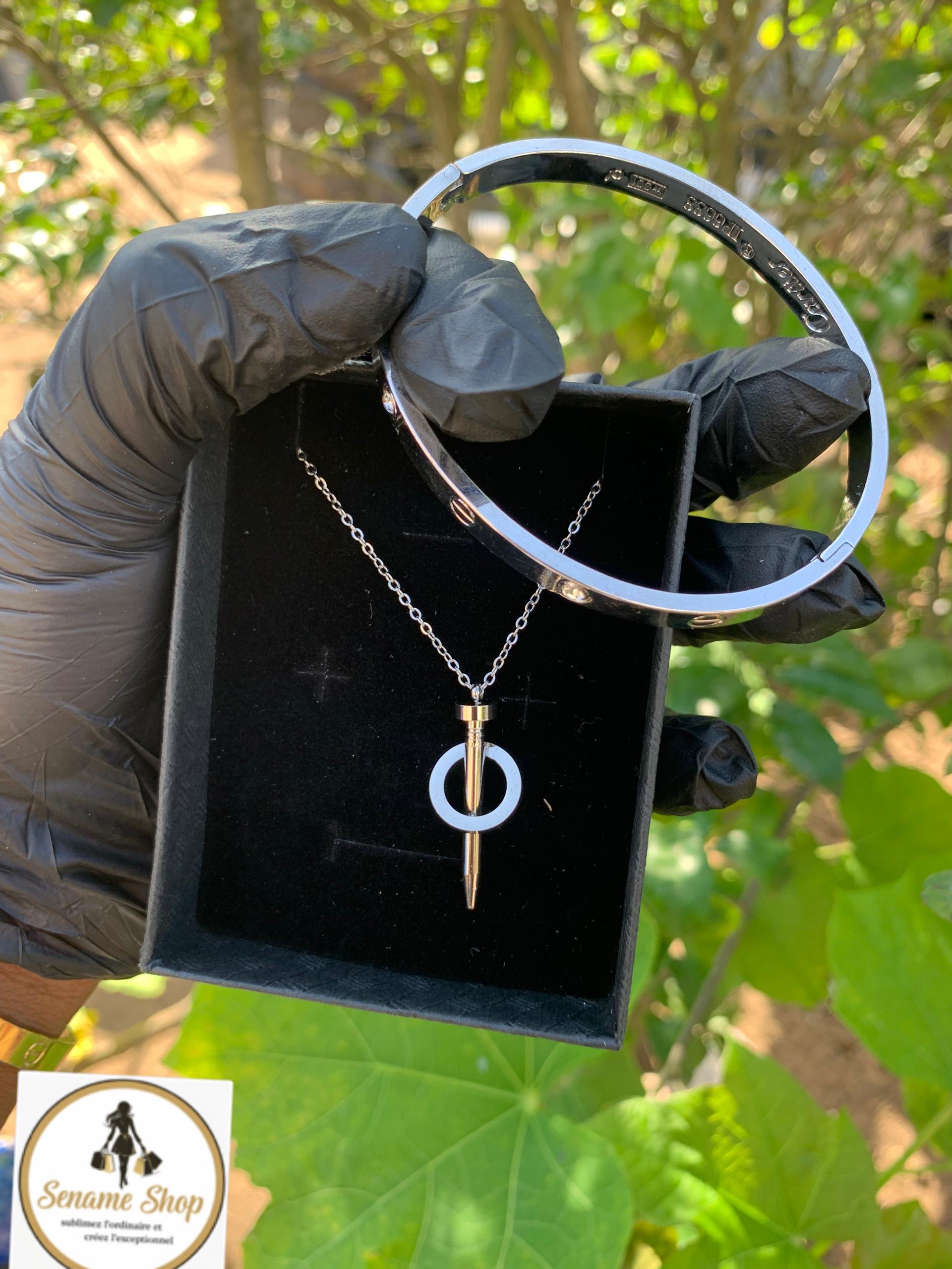 Chaine en forme de pointe et bracelet cartier (5000f)